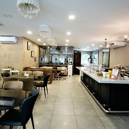 Traders Inn Brunei Бандар-Сери-Бегаван Экстерьер фото