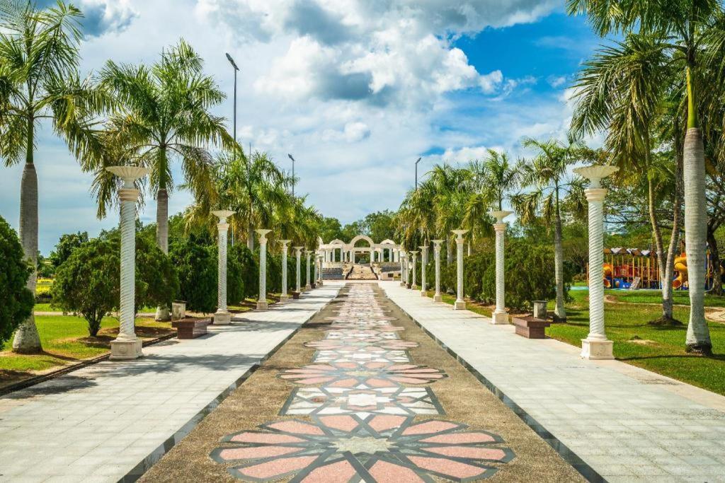Traders Inn Brunei Бандар-Сери-Бегаван Экстерьер фото