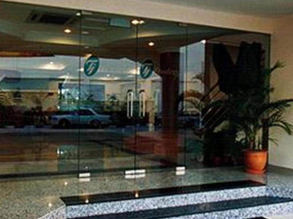 Traders Inn Brunei Бандар-Сери-Бегаван Экстерьер фото