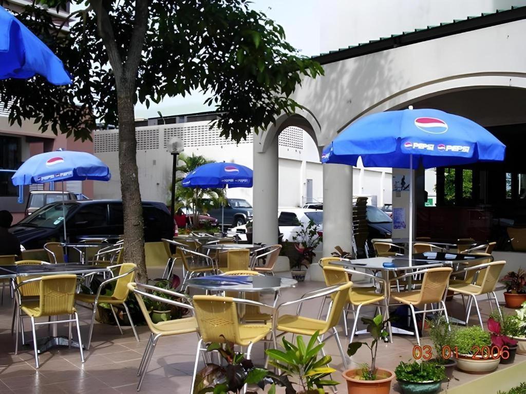 Traders Inn Brunei Бандар-Сери-Бегаван Экстерьер фото