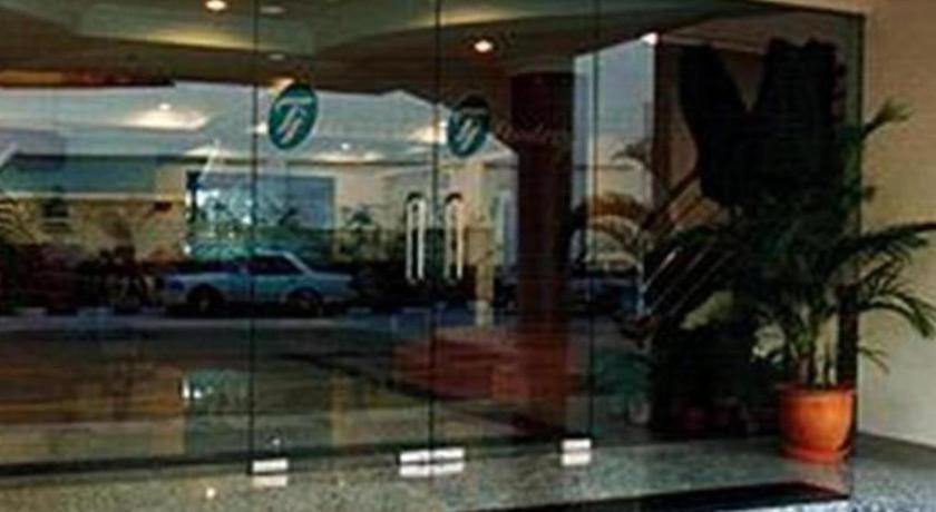Traders Inn Brunei Бандар-Сери-Бегаван Экстерьер фото