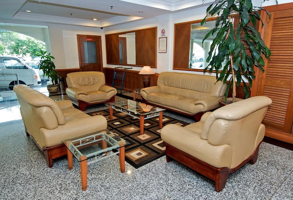 Traders Inn Brunei Бандар-Сери-Бегаван Экстерьер фото