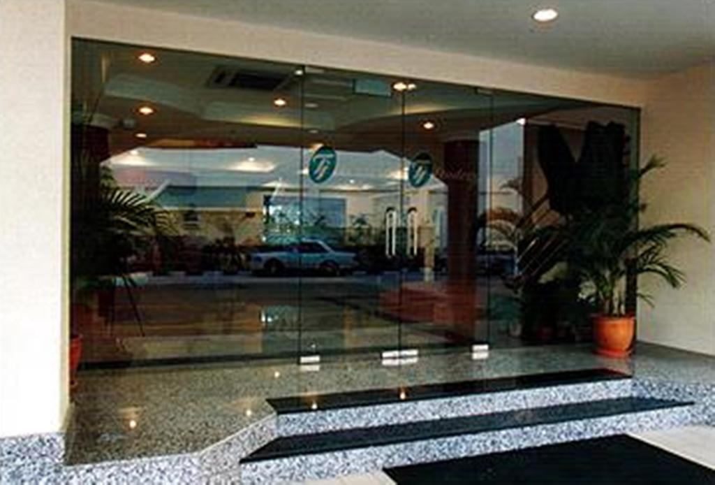 Traders Inn Brunei Бандар-Сери-Бегаван Экстерьер фото